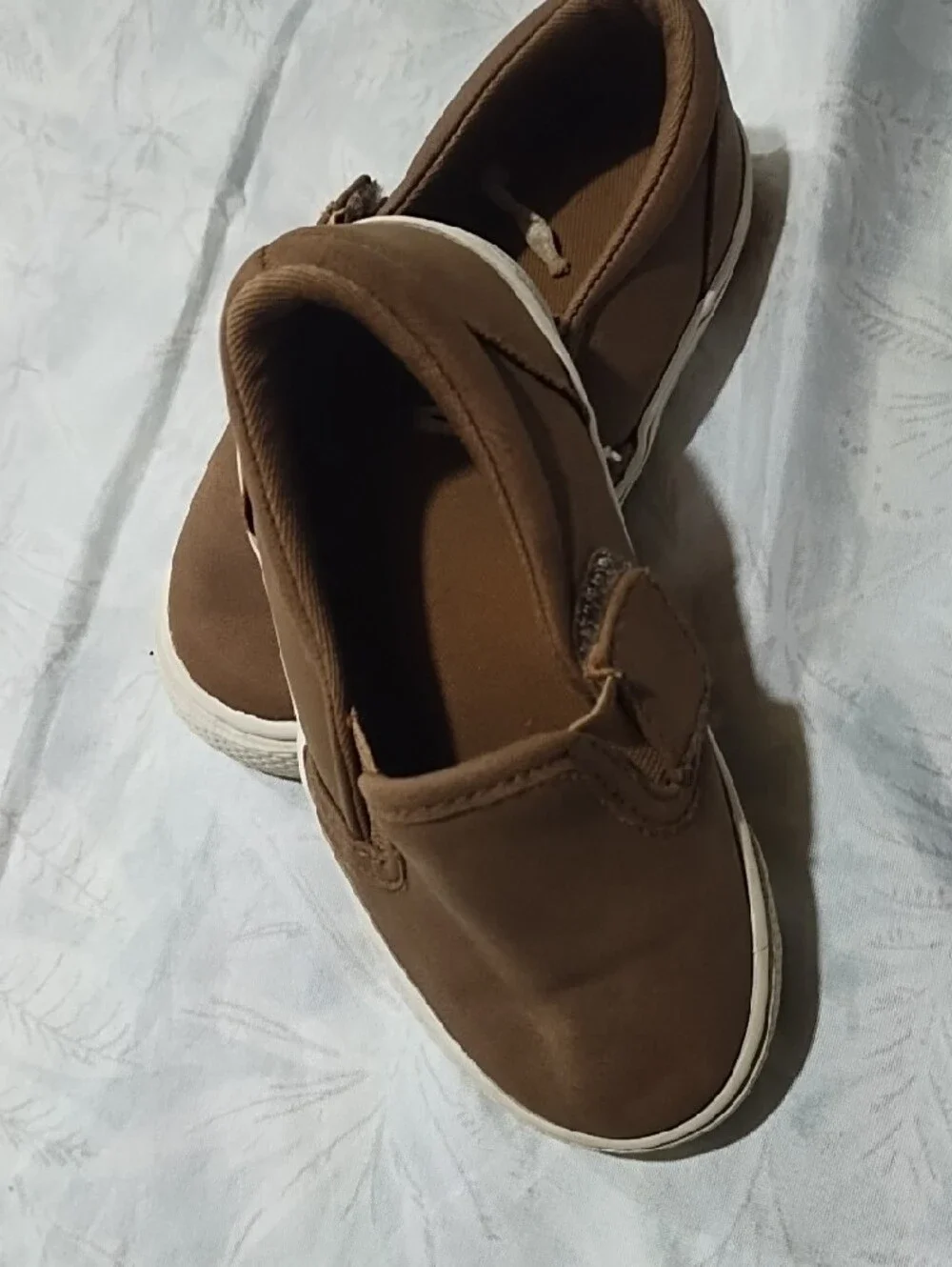 Place Brown Slip-On Kids Sneakers with White Sole Size Toddler 7 VGC.